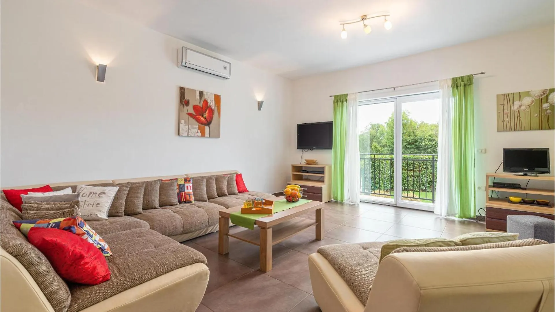 4 Bedroom Cozy Home In Kunj Сasa de vacaciones