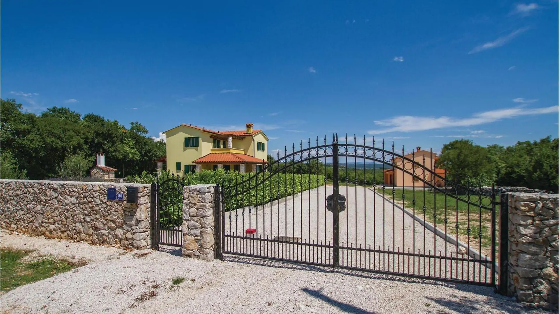 Сasa de vacaciones 4 Bedroom Cozy Home In Kunj Croacia