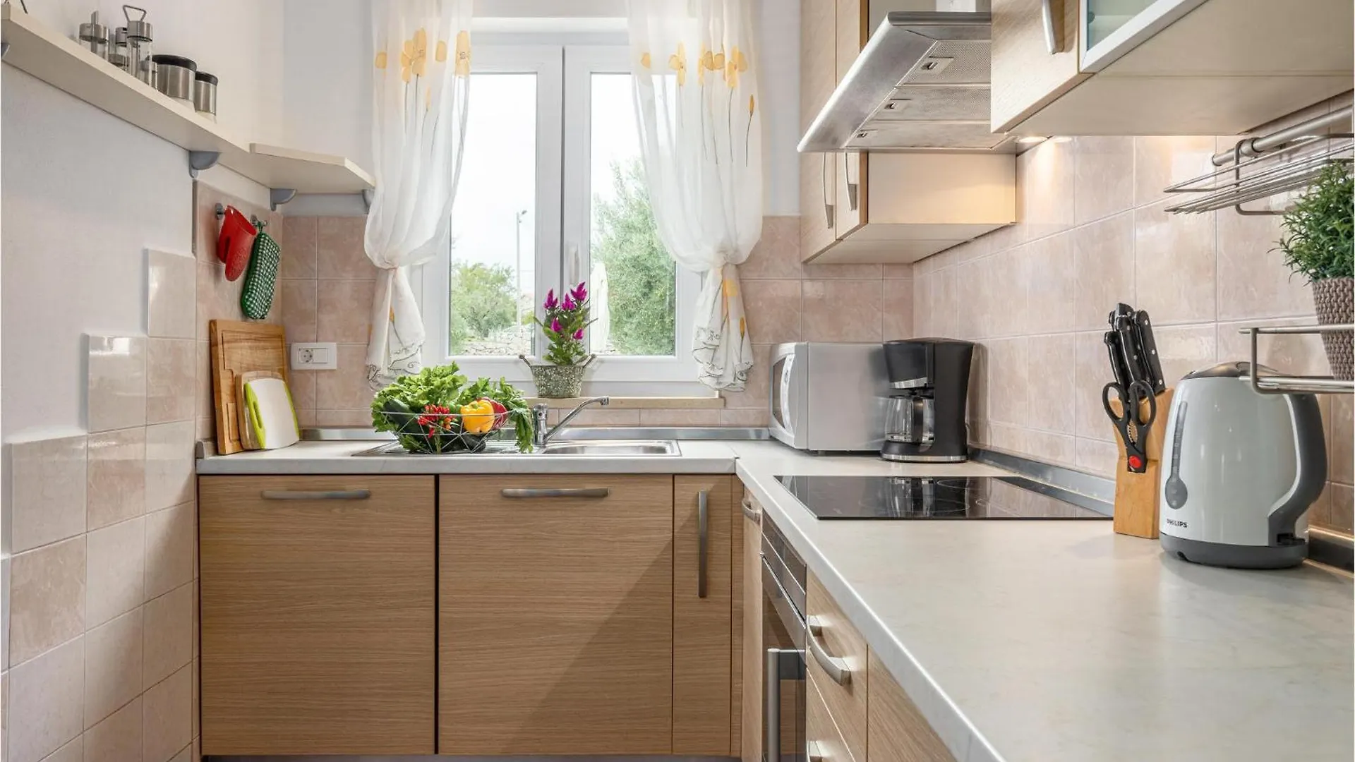 4 Bedroom Cozy Home In Kunj 0*,  Croacia