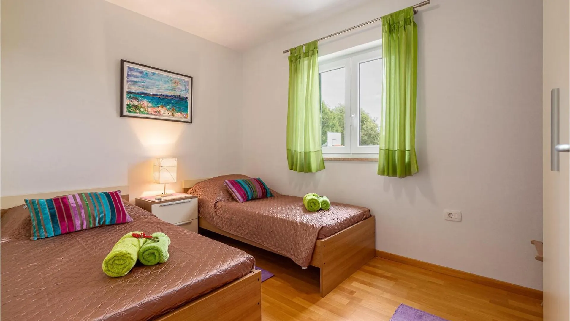 Сasa de vacaciones 4 Bedroom Cozy Home In Kunj Croacia