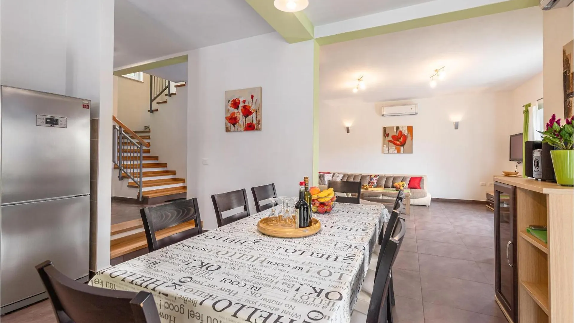 Сasa de vacaciones 4 Bedroom Cozy Home In Kunj